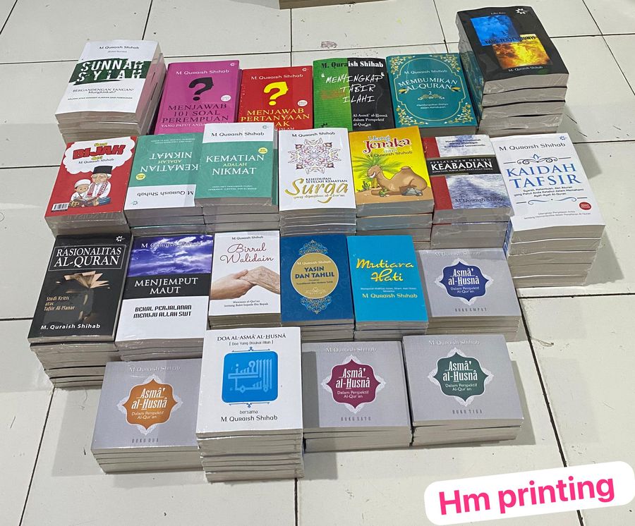 Tumpukan buku hasil produksi HM Printing