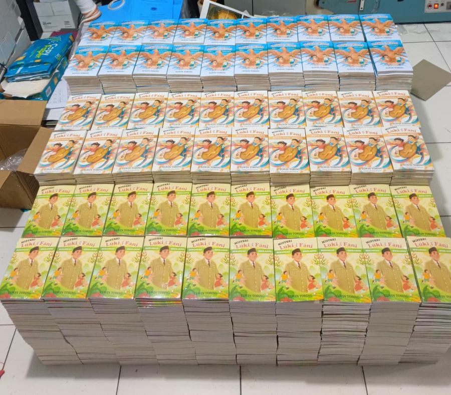 Tumpukan buku anak Misteri Luki dan Fani hasil cetak